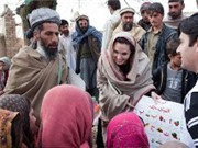 Bóng đá anh, ngoại hạng anh, lịch thi đấu euro 2012, Angelina Jolie bất ngờ thăm người tị nạn ở Afghanistan